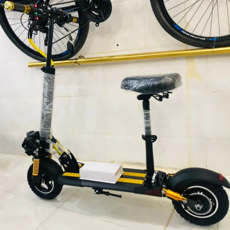 اسکوتر صندلی دار