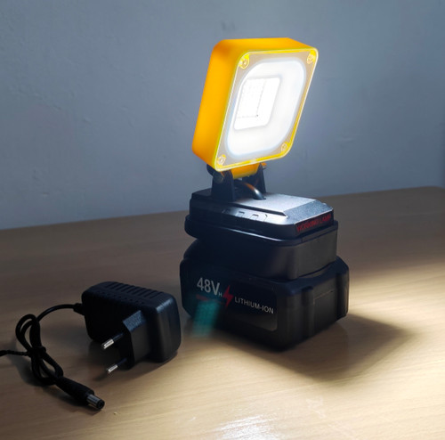 چراغ پروژکتور کمپ شارژی تک سلولی پرنور مدل working lamp