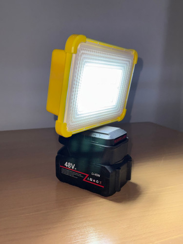 چراغ پروژکتور کمپ ۶ سلولی شارژی باتری حسابی working lamp